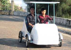 Mô hình ô tô sử dụng năng lượng mặt trời của nhóm sinh viên Khoa Kỹ thuật giao thông Trường ĐH Nha Trang - Ảnh:Nguyễn Chung