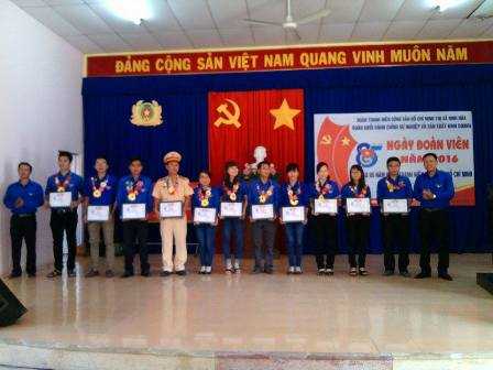 ninh hoa ngay doan vien 2016 1