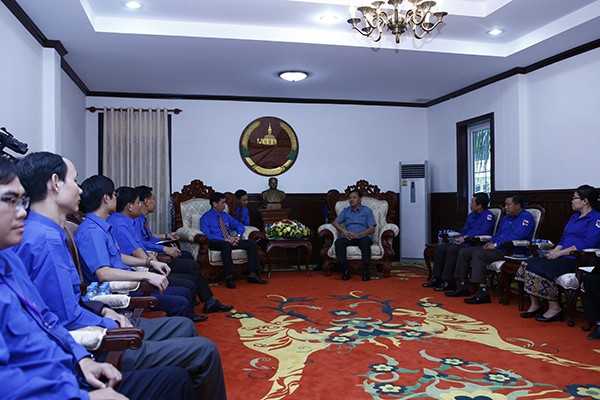 Đoàn đại biểu thanh niên Việt Nam đến chào xã giao lãnh đạo tỉnh Sạ vẳn Nạ Khệt, nước Cộng hòa Dân chủ Nhân dân Lào.