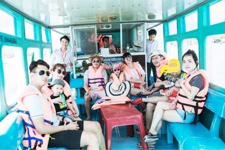 Tour dẫn khách đầu tiên ở đảo Điệp Sơn của Công ty TNHH Du lịch Vân Phong Travel