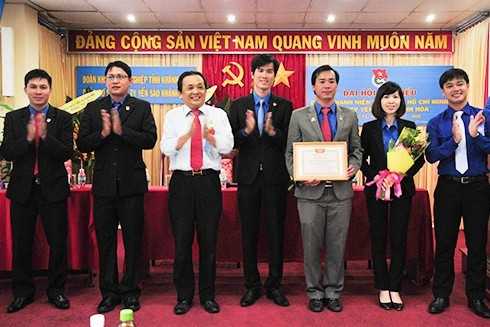 Đoàn Cơ sở Công ty Yến sào Khánh Hòa nhận bằng khen của Tỉnh đoàn