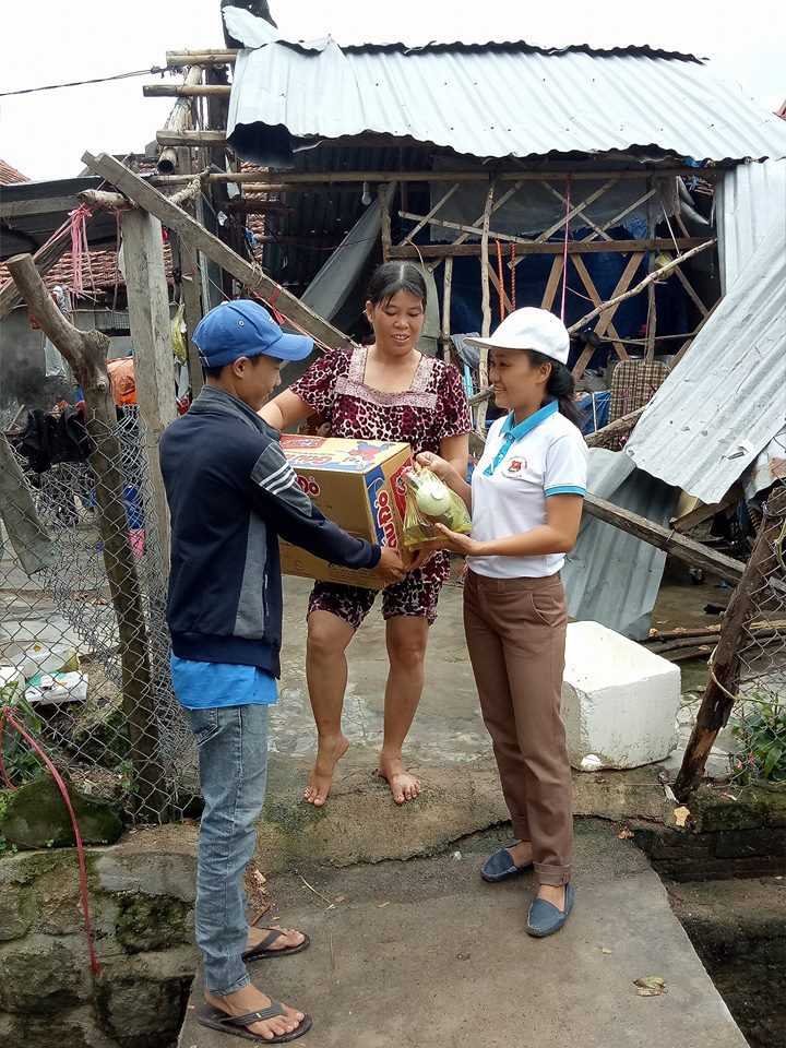 tang qua ba con thiet hai sau bao c50f5