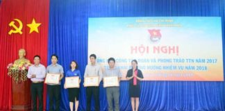 trao bang khen tinh doan c3982