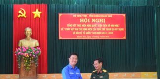 Đ/c Nguyễn Văn Nhuận - Bí thư Tỉnh đoàn và Đ/c Trần Thân - Phó Chính ủy Bộ Chỉ huy quân sự tỉnh ký chương trình phối hợp thực hiện nội dung của Nghị quyết liên tịch giai đoạn 2018 - 2022