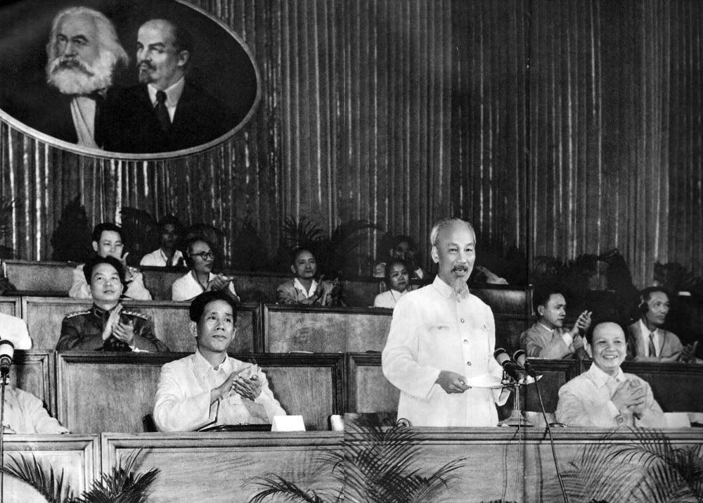 Ngày 5/9/1960, Đảng lao Động Việt Nam họp Đại hội đại biểu toàn quốc lần thứ 3. Trong diễn văn kha mạc, Người nêu rõ: “Đại hội lần thứ hai là đại hội kháng chiến. Đại hội lần này là đại hội xây dựng chủ nghĩa xã hội ở miền Bắc và đấu tranh hoà bình thống nhất nước nhà”.