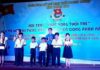 tặng học bổng học sinh khó khăn