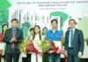 Đồng chí Lê Quốc Phong - Ủy viên dự khuyết BCH Trung ương Đảng, Bí thư thứ nhất Trung ương Đoàn TNCS Hồ Chí Minh và ông Gérald Darmanin - Bộ trưởng Bộ Hành động và Ngân sách công, Cộng hòa Pháp trao giải Nhất cho các tác giả