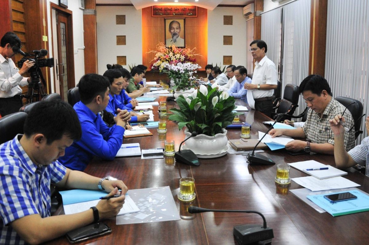 Đồng chí Nguyễn Tấn Tuân chỉ đạo tại hội nghị 