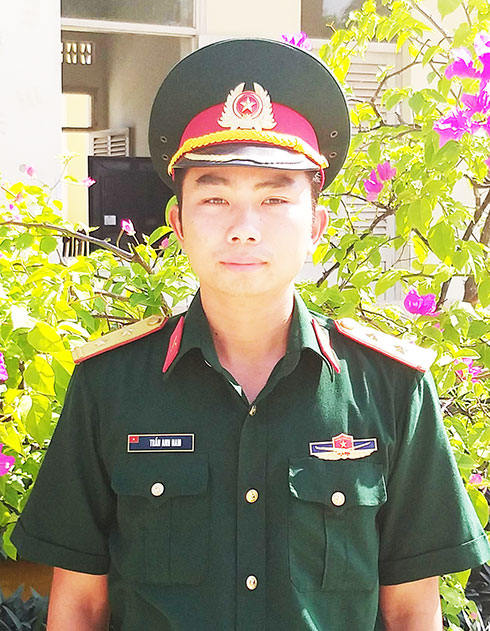 Trung úy Trần Anh Nam - Bí thư Liên chi đoàn Tiểu đoàn 460.