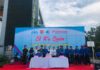 Đại diện các đơn vị huyện, thị, thành đoàn, đoàn trực thuộc đã ký cam kết hưởng ứng Cuộc vận động “Thanh niên với văn hóa giao thông”