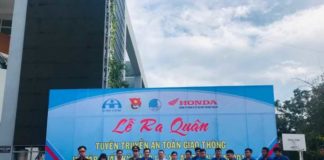 Đại diện các đơn vị huyện, thị, thành đoàn, đoàn trực thuộc đã ký cam kết hưởng ứng Cuộc vận động “Thanh niên với văn hóa giao thông”