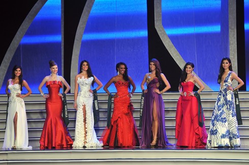 Top 7 người đẹp được chọn ra trong đêm chung kết.