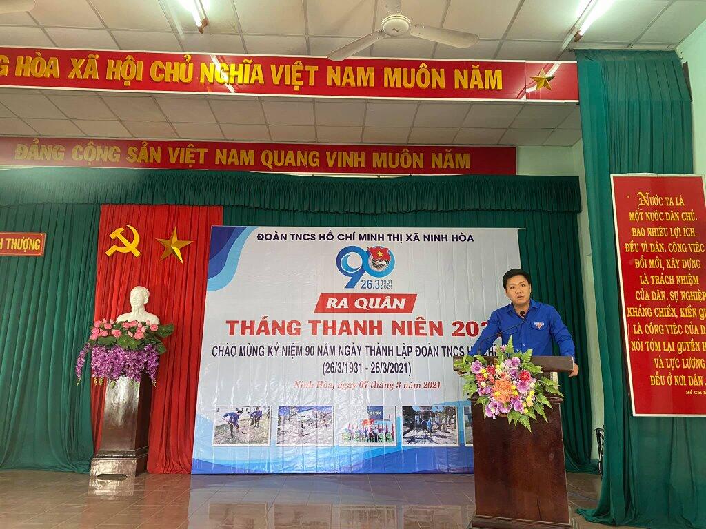Đồng chí Nguyễn Trung Hiếu - Bí thư Thị Đoàn đã phát động ra quân Tháng Thanh niên