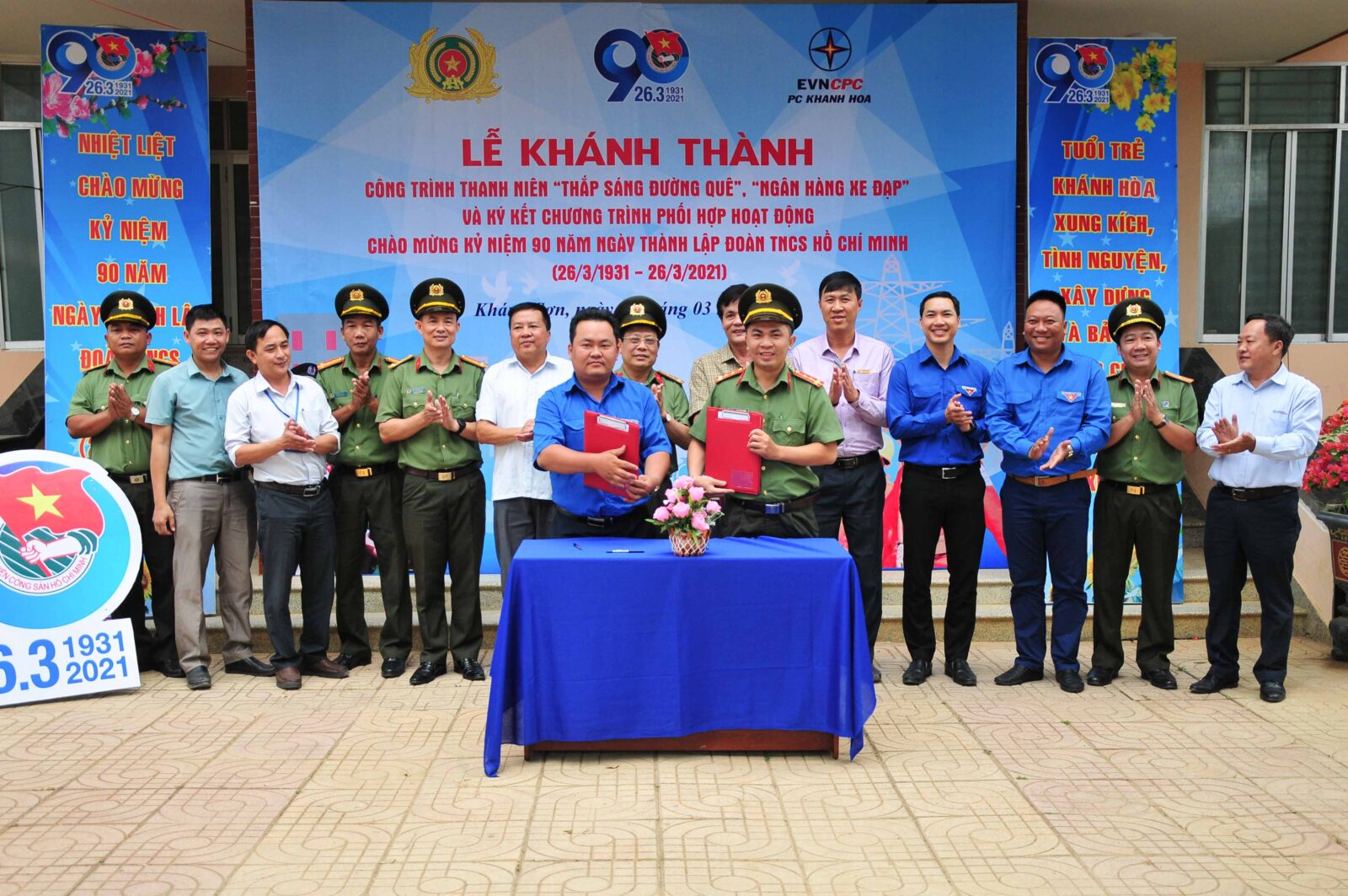 Dịp này, Chi đoàn Phòng An ninh kinh tế Công an tỉnh và Chi đoàn 2 Văn phòng cơ quan Công ty Cổ phần điện lực Khánh Hoà tổ chức ký kết chương trình phối hợp hoạt động năm 2021 