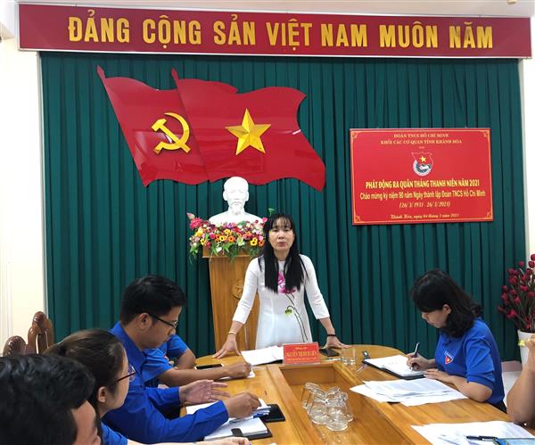 Đ/c Nguyễn Thị Bích Liên - Phó Bí thư thường trực Đảng ủy Khối phát biểu chỉ đạo phong trào tuổi trẻ Đoàn Khối trong Tháng Thanh niên năm 2021