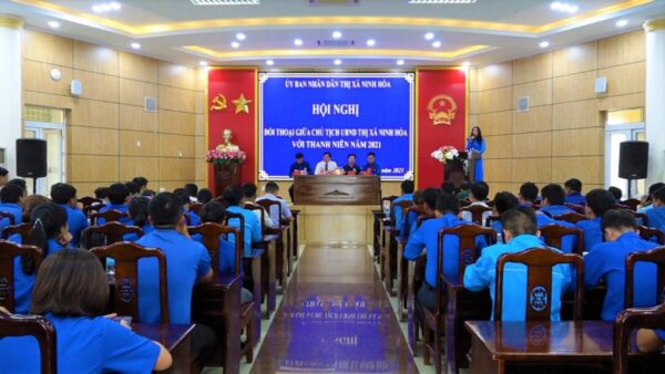 Chủ tịch UBND Thị xã Ninh Hòa đối thoại với thanh niên