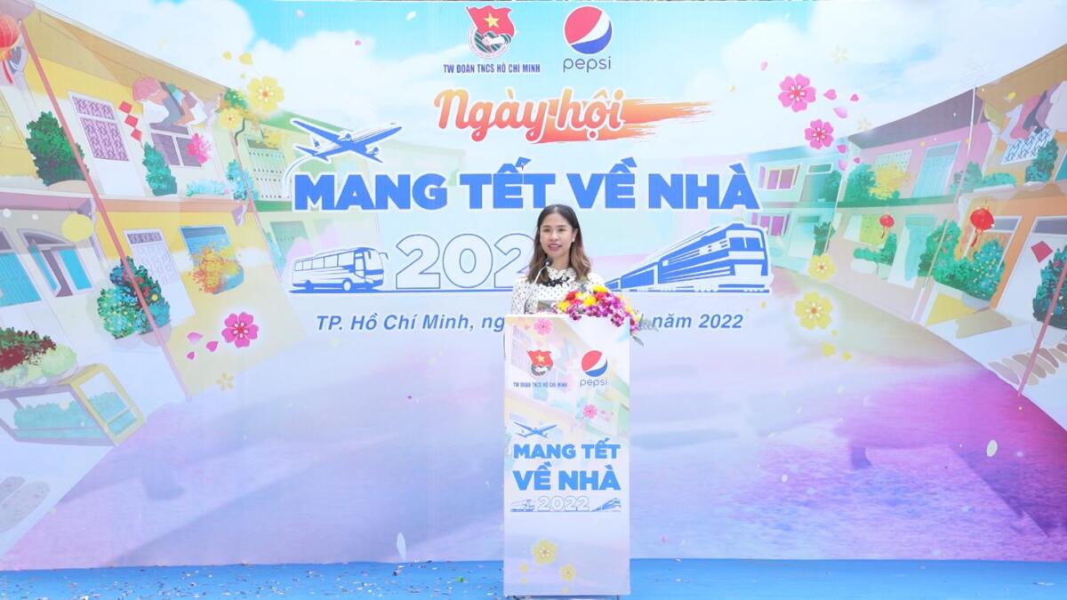 Bà Dương Việt Nga – Giám đốc Marketing cấp cao – Công ty Suntory PepsiCo Việt Nam phát biểu tại Ngày hội.